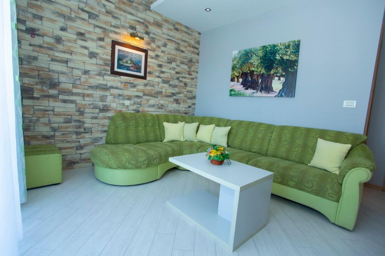 Apartments Loncar Tucepi Exterior photo