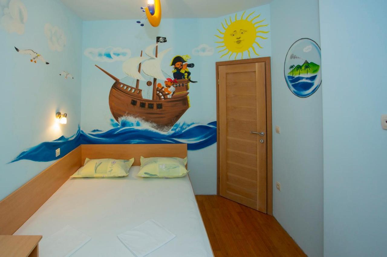 Apartments Loncar Tucepi Exterior photo