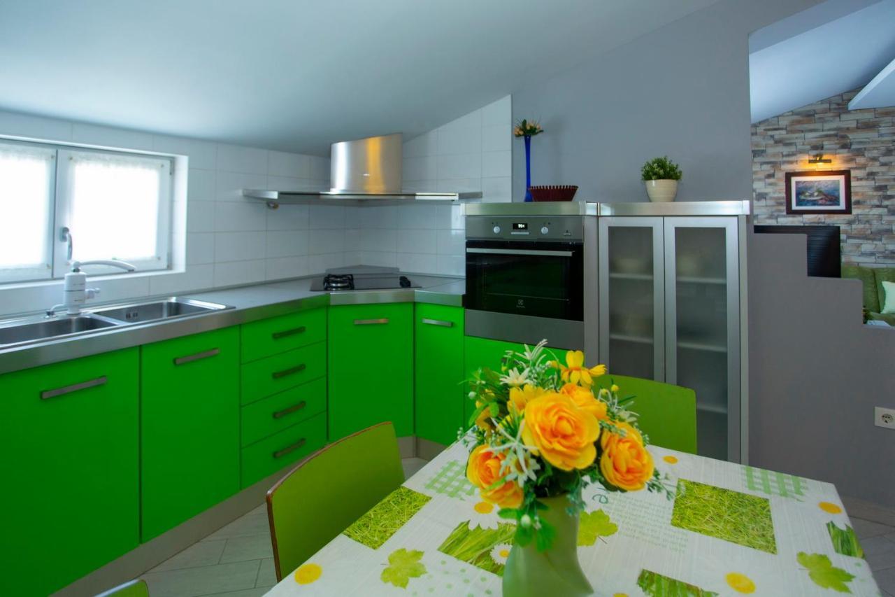 Apartments Loncar Tucepi Exterior photo