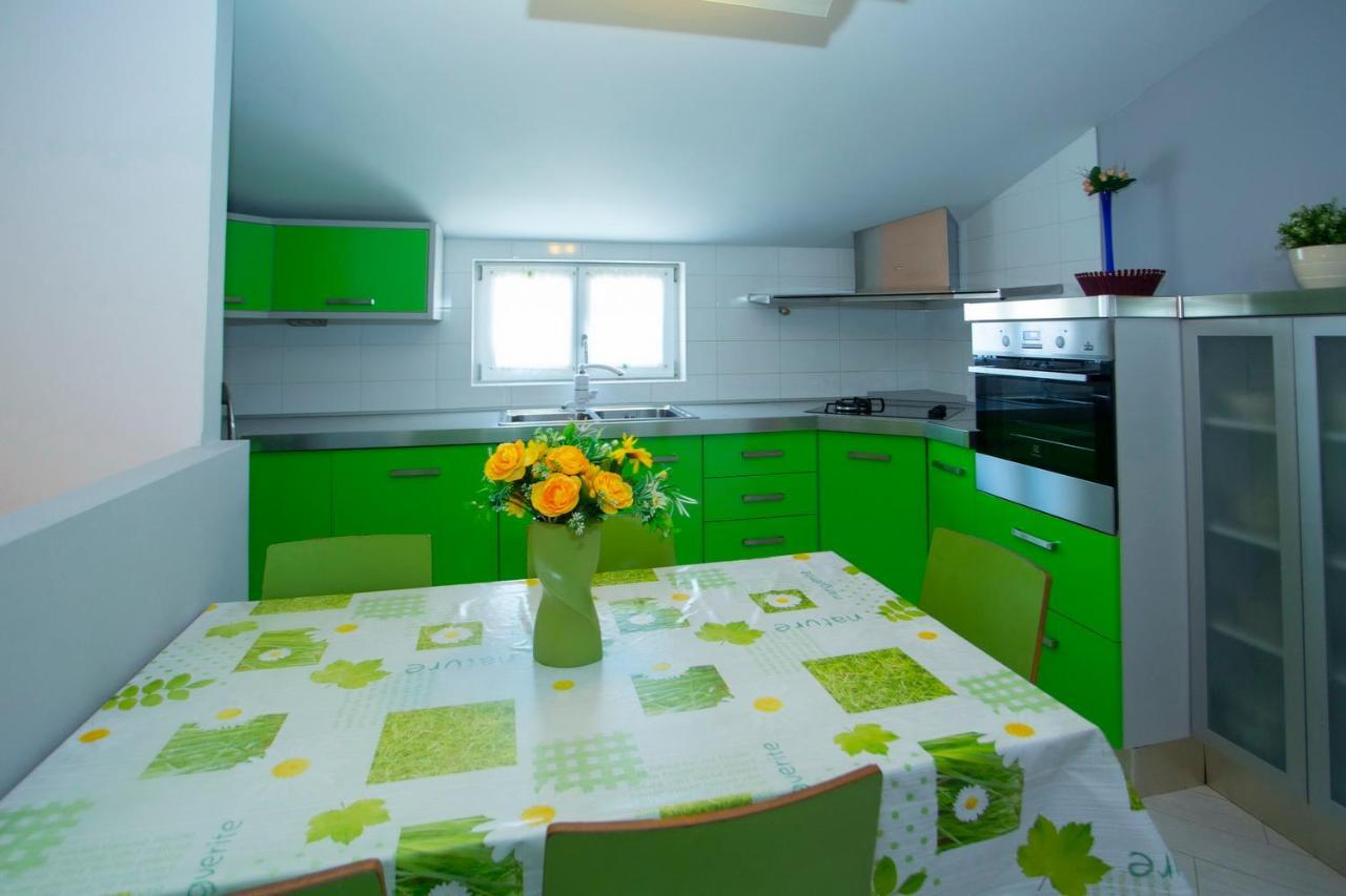 Apartments Loncar Tucepi Exterior photo