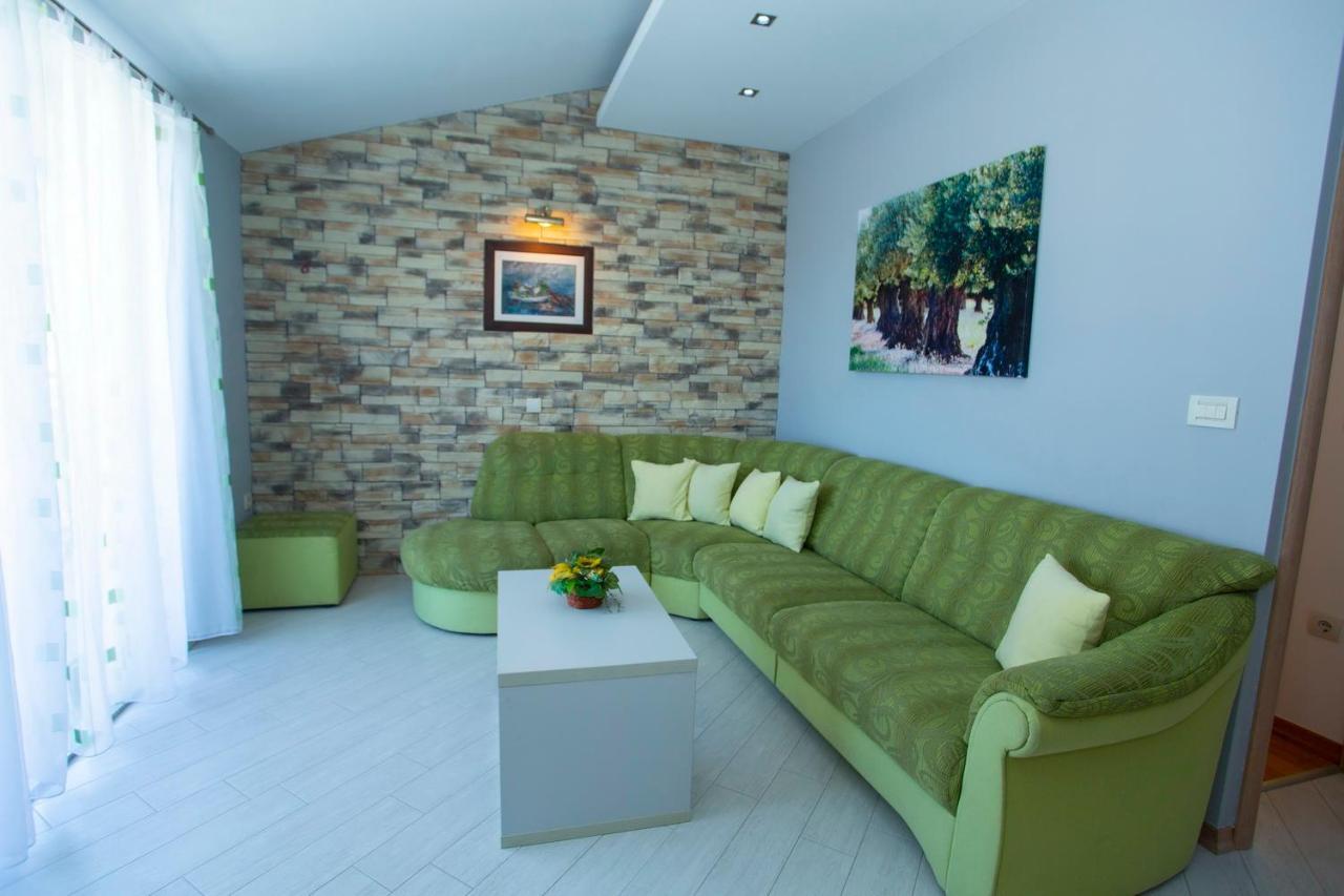 Apartments Loncar Tucepi Exterior photo