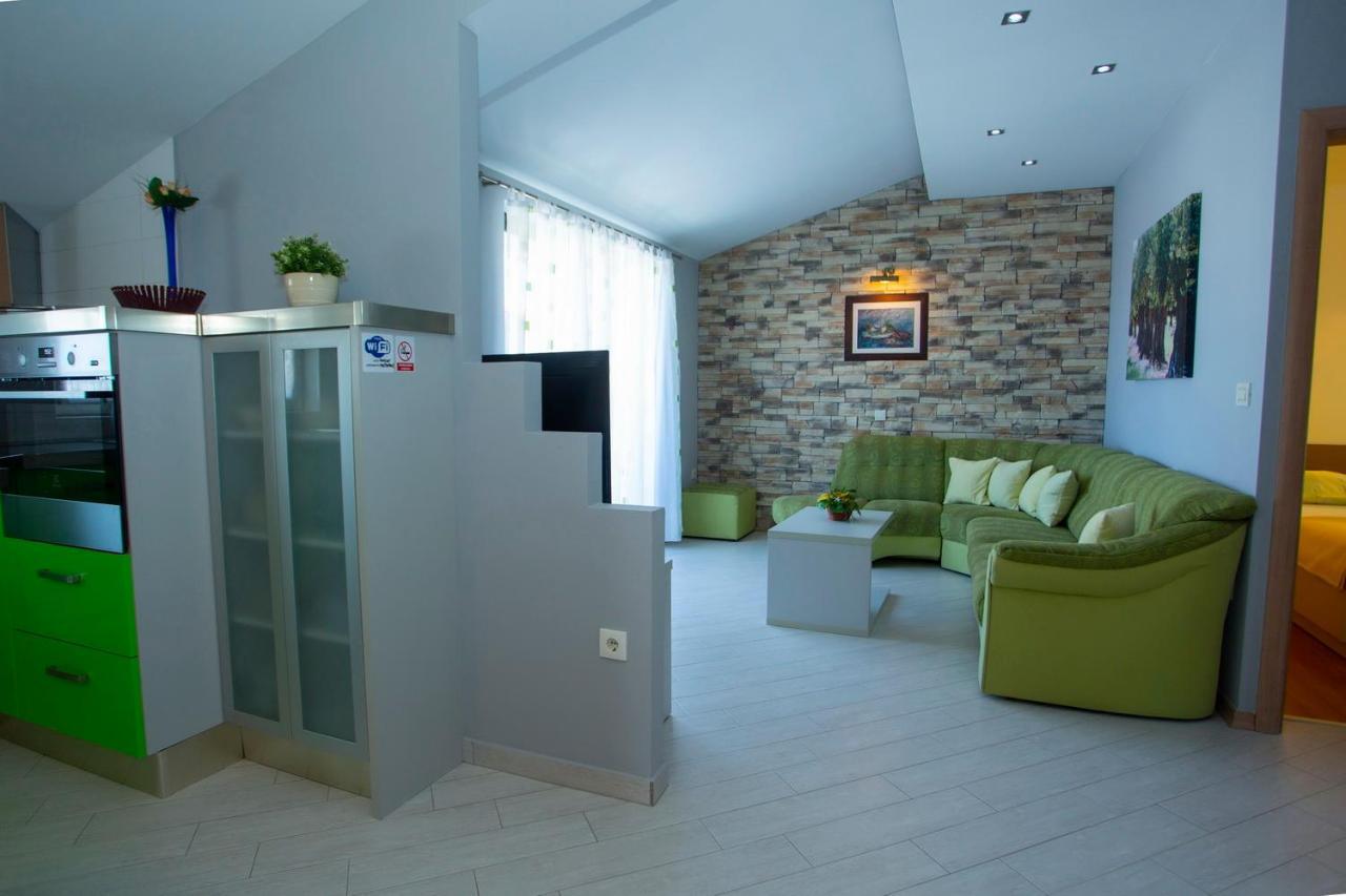 Apartments Loncar Tucepi Exterior photo