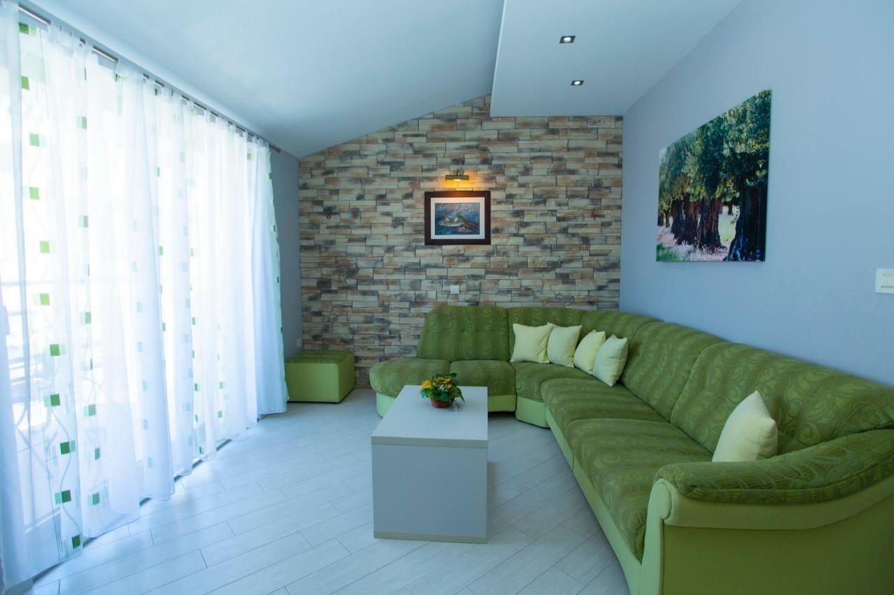 Apartments Loncar Tucepi Exterior photo
