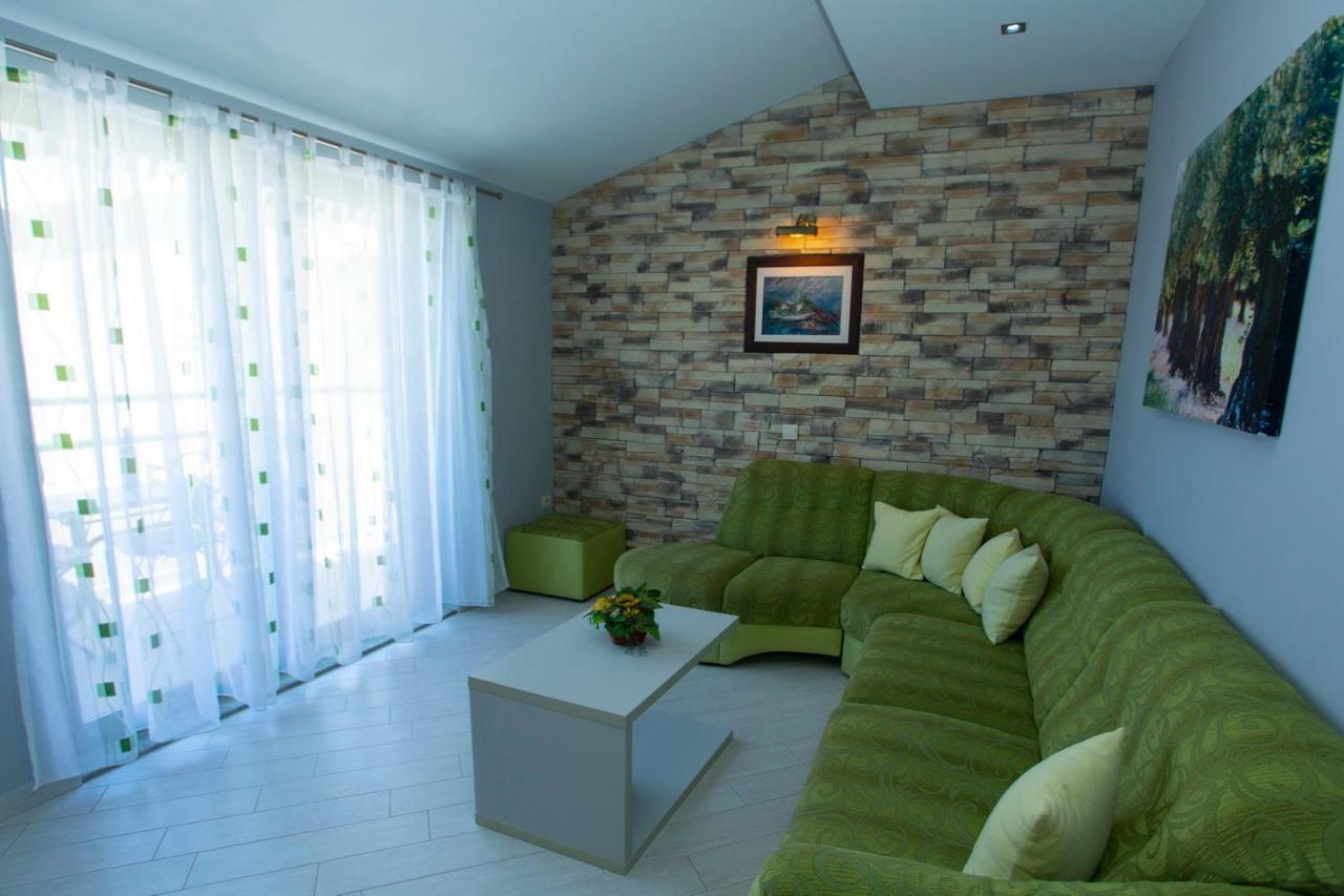 Apartments Loncar Tucepi Exterior photo