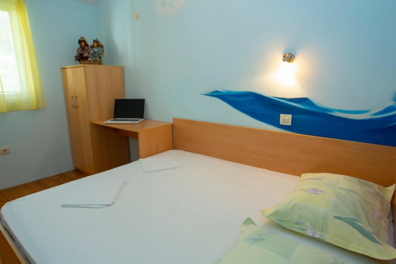 Apartments Loncar Tucepi Exterior photo