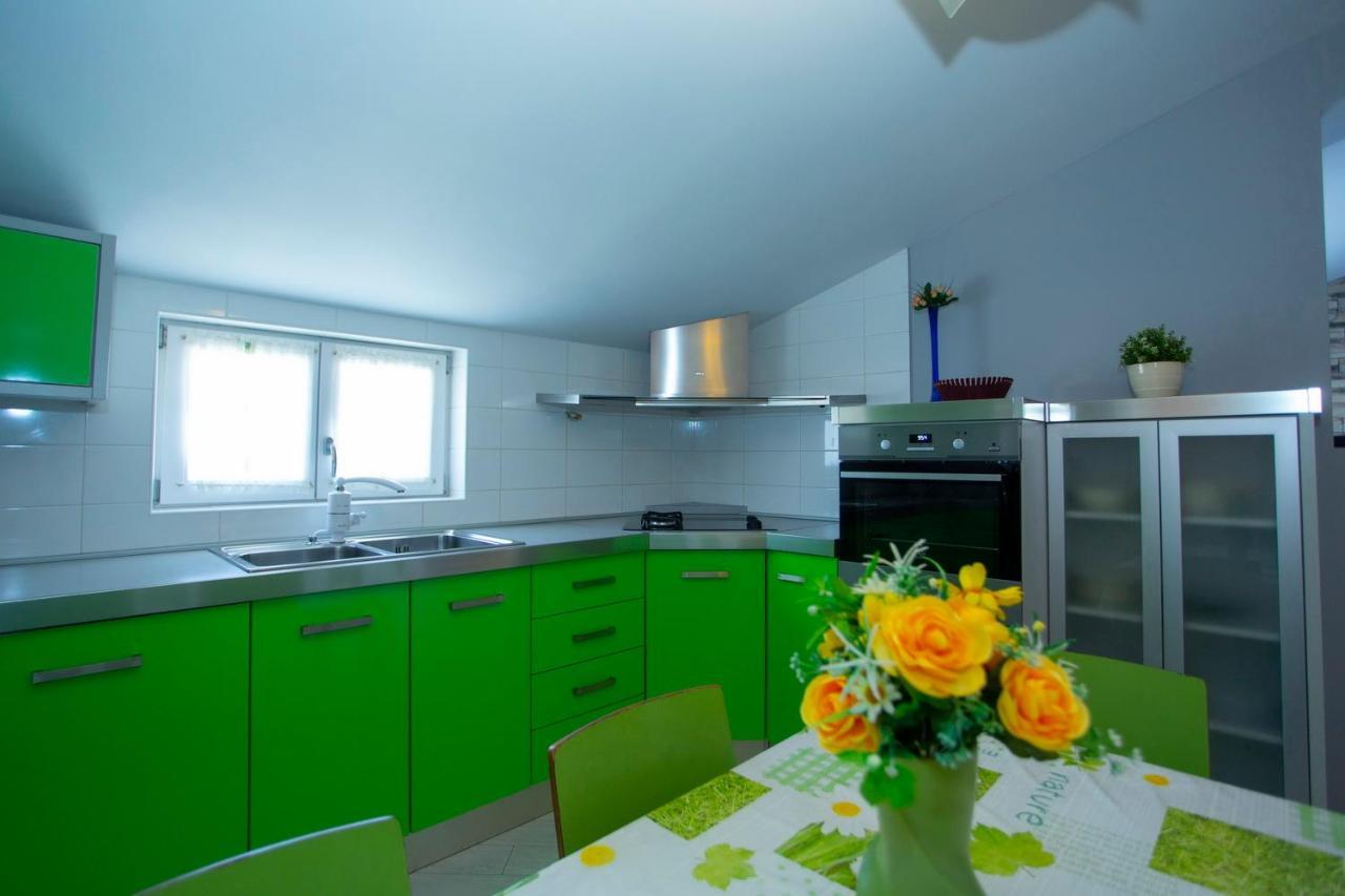 Apartments Loncar Tucepi Exterior photo