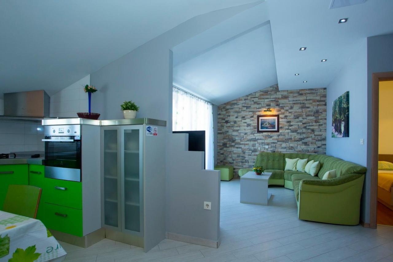Apartments Loncar Tucepi Exterior photo