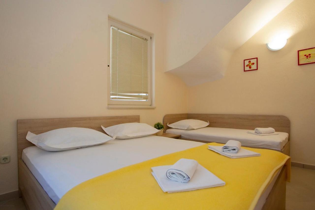 Apartments Loncar Tucepi Exterior photo