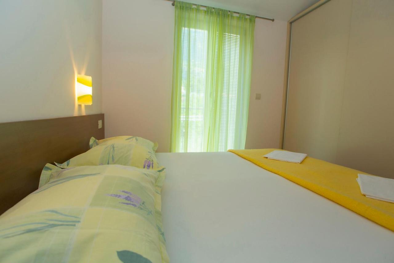 Apartments Loncar Tucepi Exterior photo