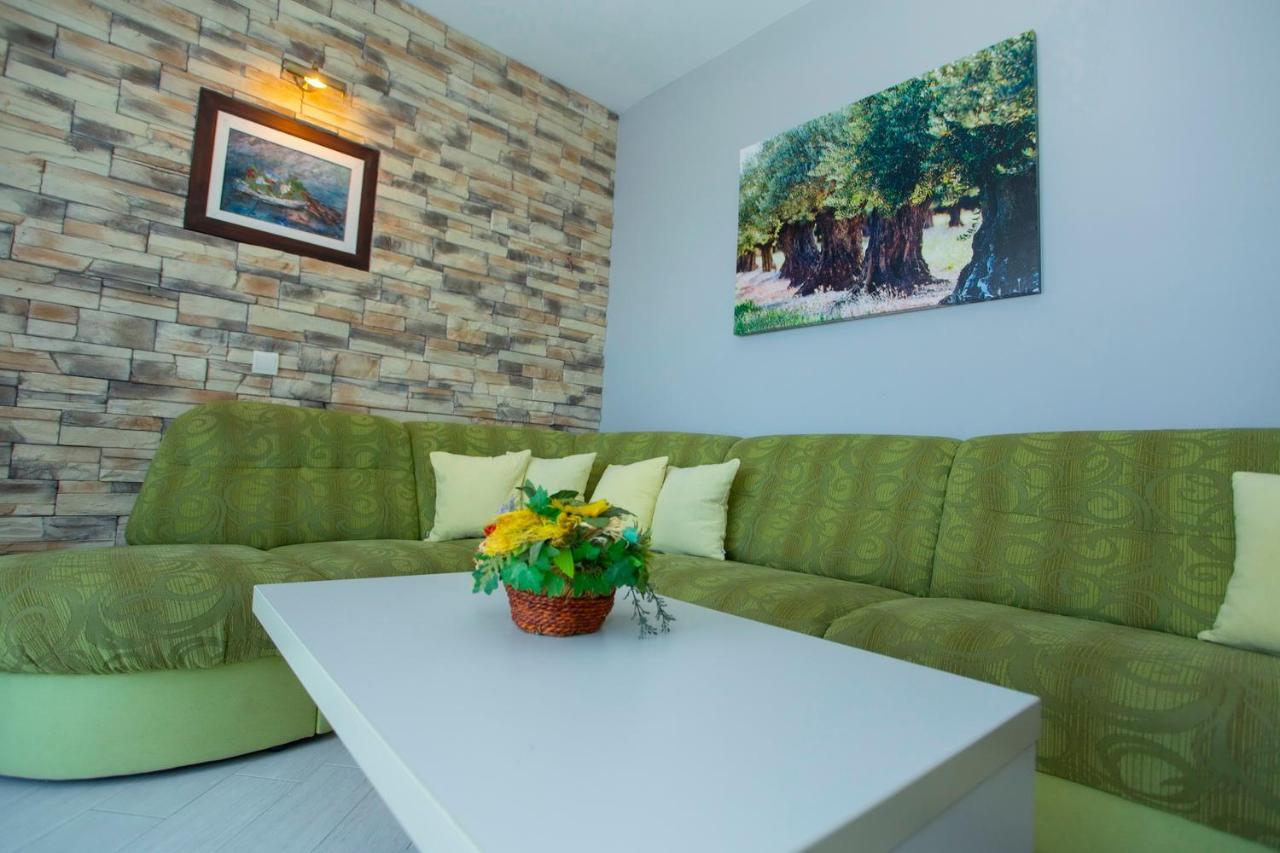 Apartments Loncar Tucepi Exterior photo